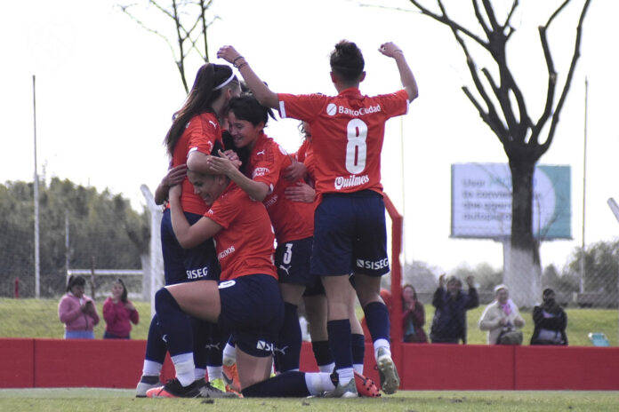 Diablas-Independiente-vs-Huracán-Fútbol-Femenino-Villa-Domínico
