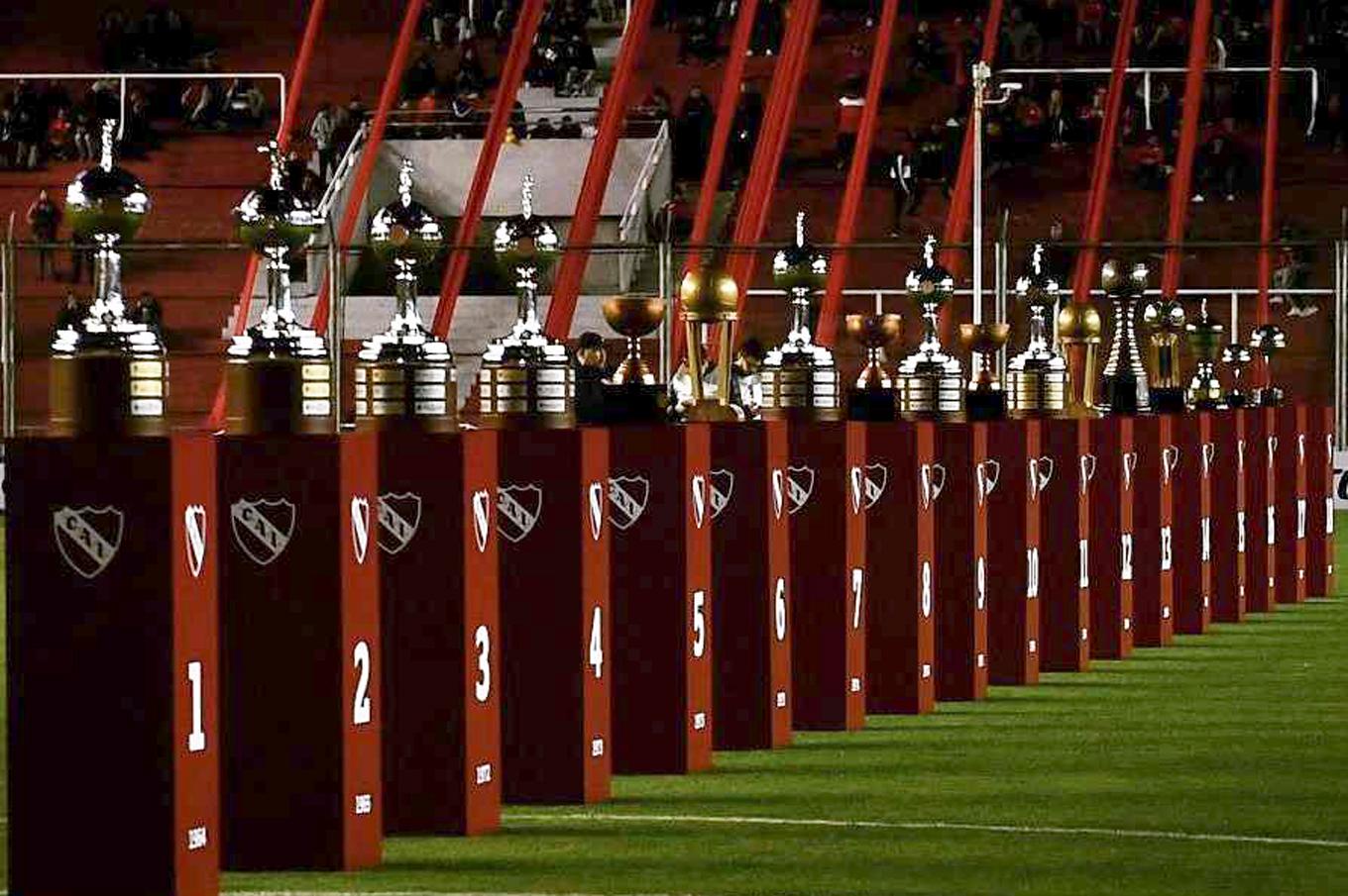 Clubes del Mundo del Fútbol: Clubes del Mundo: CLUB ATLETICO INDEPENDIENTE  (Argentina) - El Rey de Copas es el Emperador de las Americas - Campeón de  7 Copas Libertadores