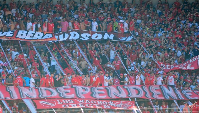 hinchada-independiente-estudiantes-2023