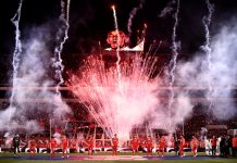 Independiente hinchada fuegos artificiales