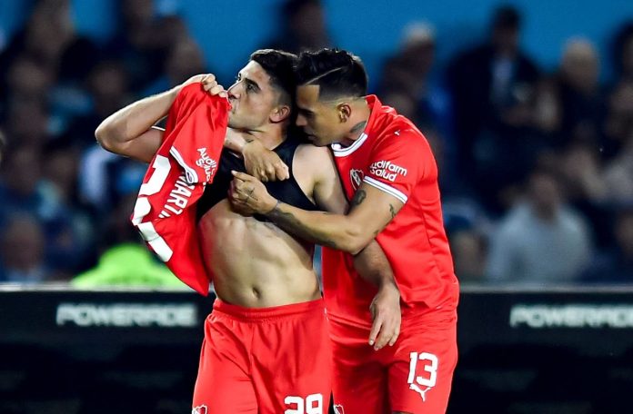 Braian Martinez y Javier Baez festejo gol Independiente Racing