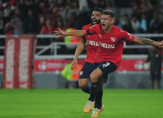 Festejo Sporle Canelo gol Independiente