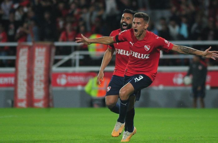 Festejo Sporle Canelo gol Independiente