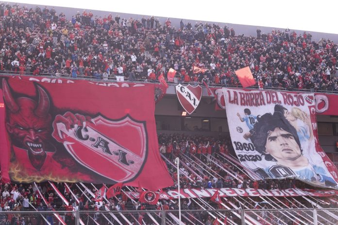 hinchas-independiente-central-estadio