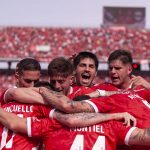 montiel-festejo-abrazo-jugadores-independiente-riestra