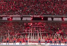 tribuna-independiente-jugadores-saludo-historico