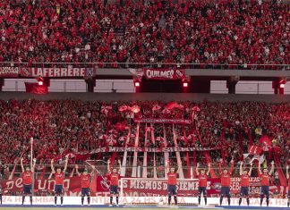 tribuna-independiente-jugadores-saludo-historico