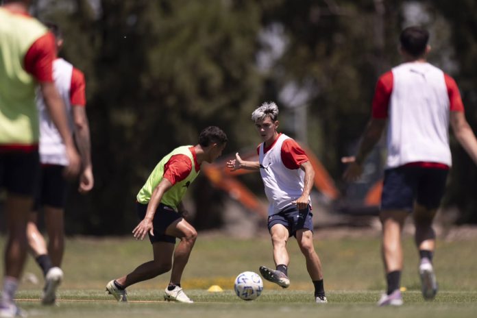 santiago-lopez-independiente-entrenamiento-dominico