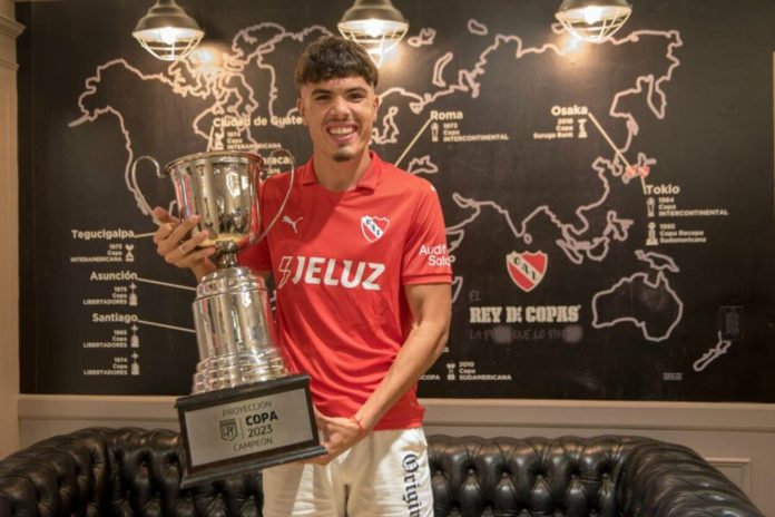 Axel-Poza-trofeo-independiente