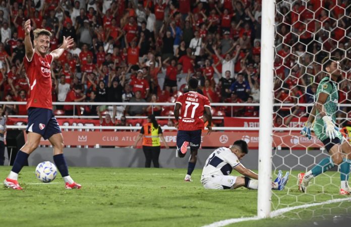 Matías Giménez Álvaro Angulo festejo Independiente Gimnasia La Plata