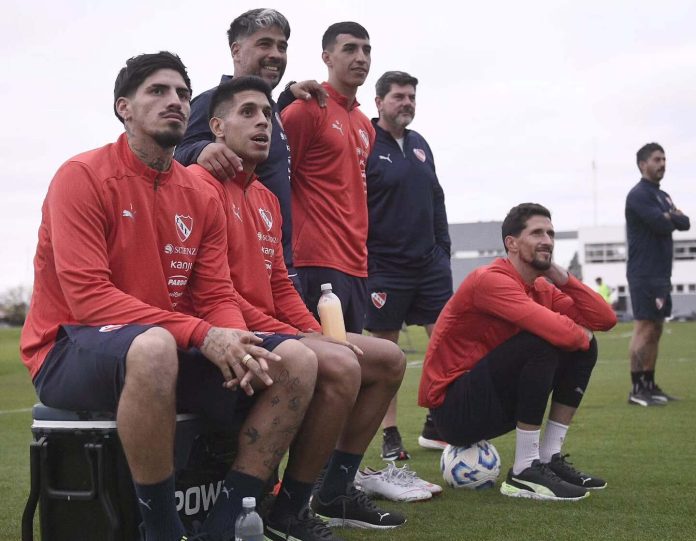 lomonaco-valdes-millan-rey-independiente-entrenamiento