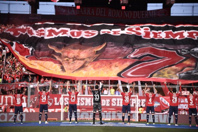 saludo-independiente-hinchada-05-25