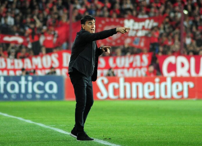 gustavo-quinteros-cancha-independiente