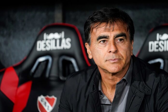 Gustavo Quinteros Independiente (2) Gustavo Quinteros Independiente (2)