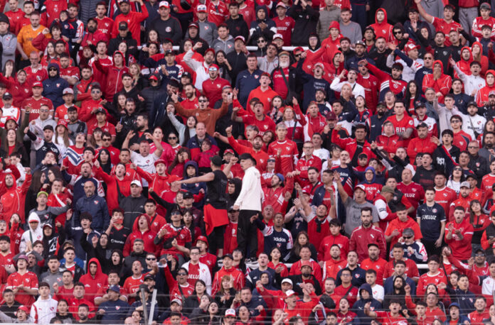 hinchada-independiente-10-25