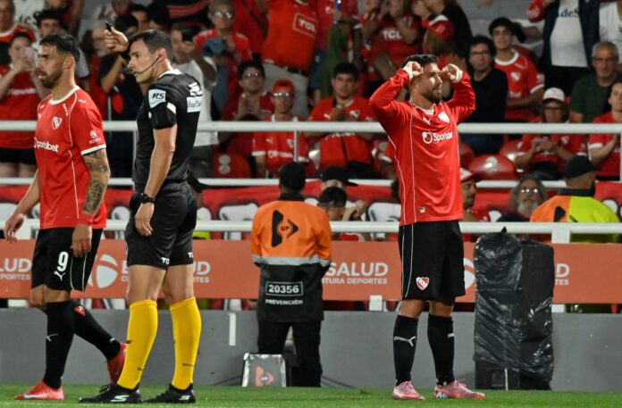 loyola-martinez-beligoy-festejo-independiente-atletico-tucuman