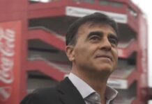 Quinteros felicitó a Montiel por el Puskás quinteros-gustavo-estadio-independiente