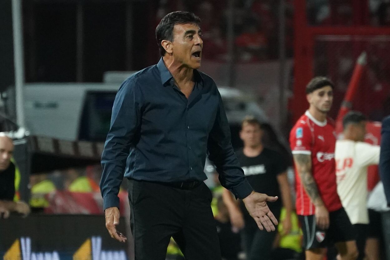 Gustavo Quinteros Independiente Estudiantes De La Plata