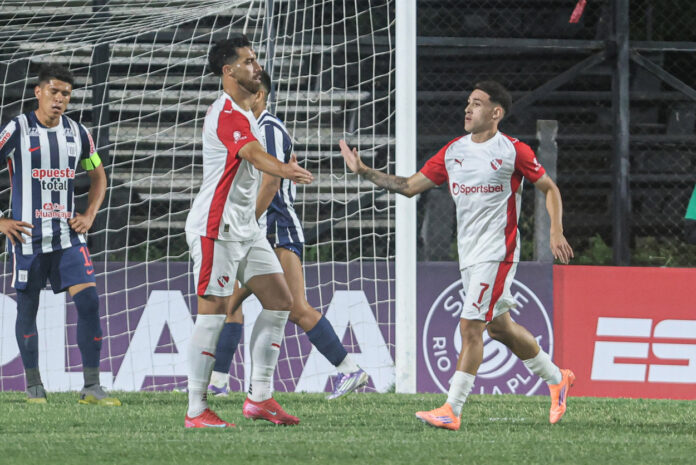 Santiago Montiel Gabriel Ávalos Independiente Alianza Lima (1)