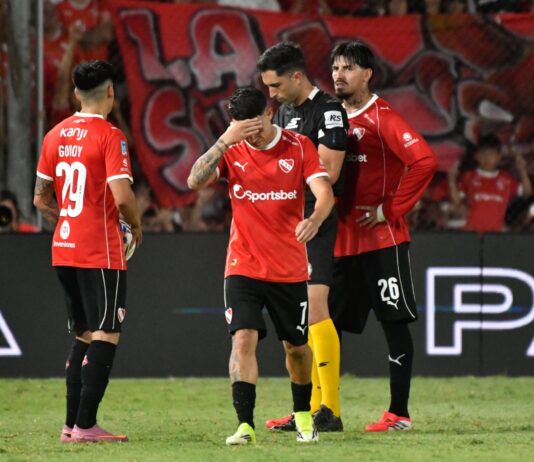 Por una irresponsabilidad, empató en el debut Santiago Montiel Kevin Lomónaco Independiente Estudiantes de La Plata