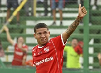 facundo-valdez-festejo-independiente-atenas-de-rio-cuarto