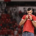 gigliotti-beso-camiseta-independiente