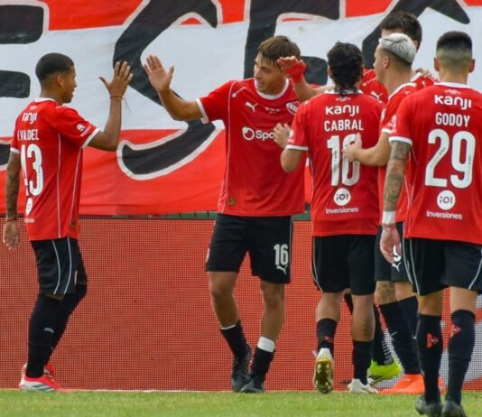 Goleada en Florencio Varela independiente-atenas-de-rio-cuarto-copa-argentina-festejo-gol